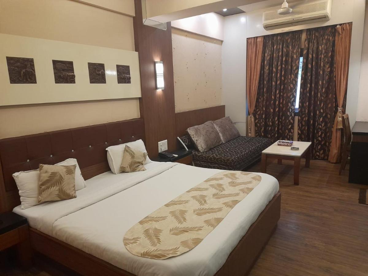 Hotel Mayur By Wb Inn Ulhasnagar Екстер'єр фото