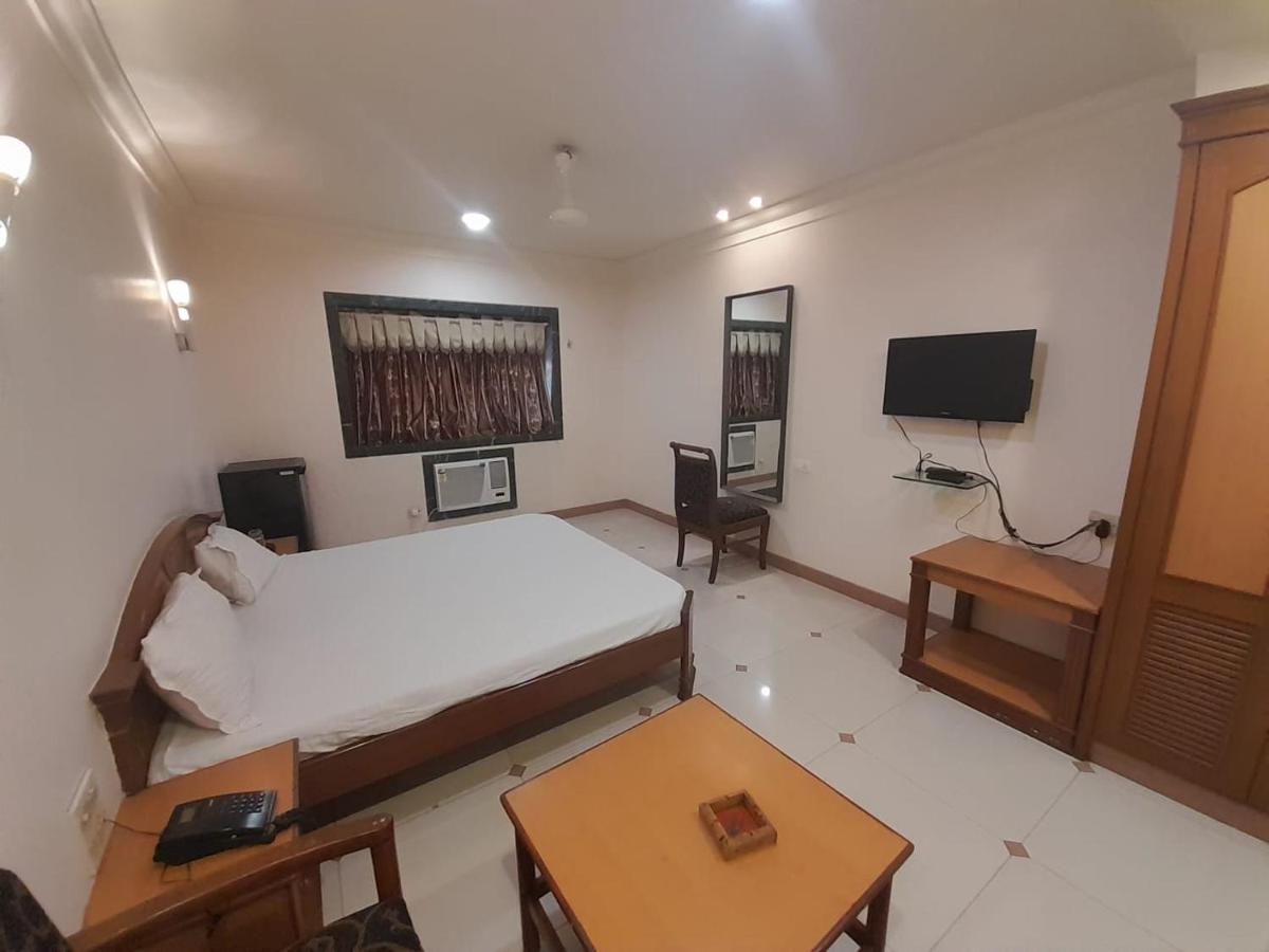 Hotel Mayur By Wb Inn Ulhasnagar Екстер'єр фото
