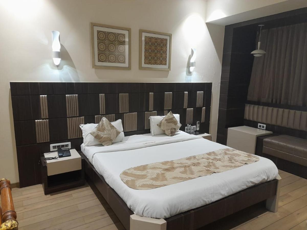 Hotel Mayur By Wb Inn Ulhasnagar Екстер'єр фото