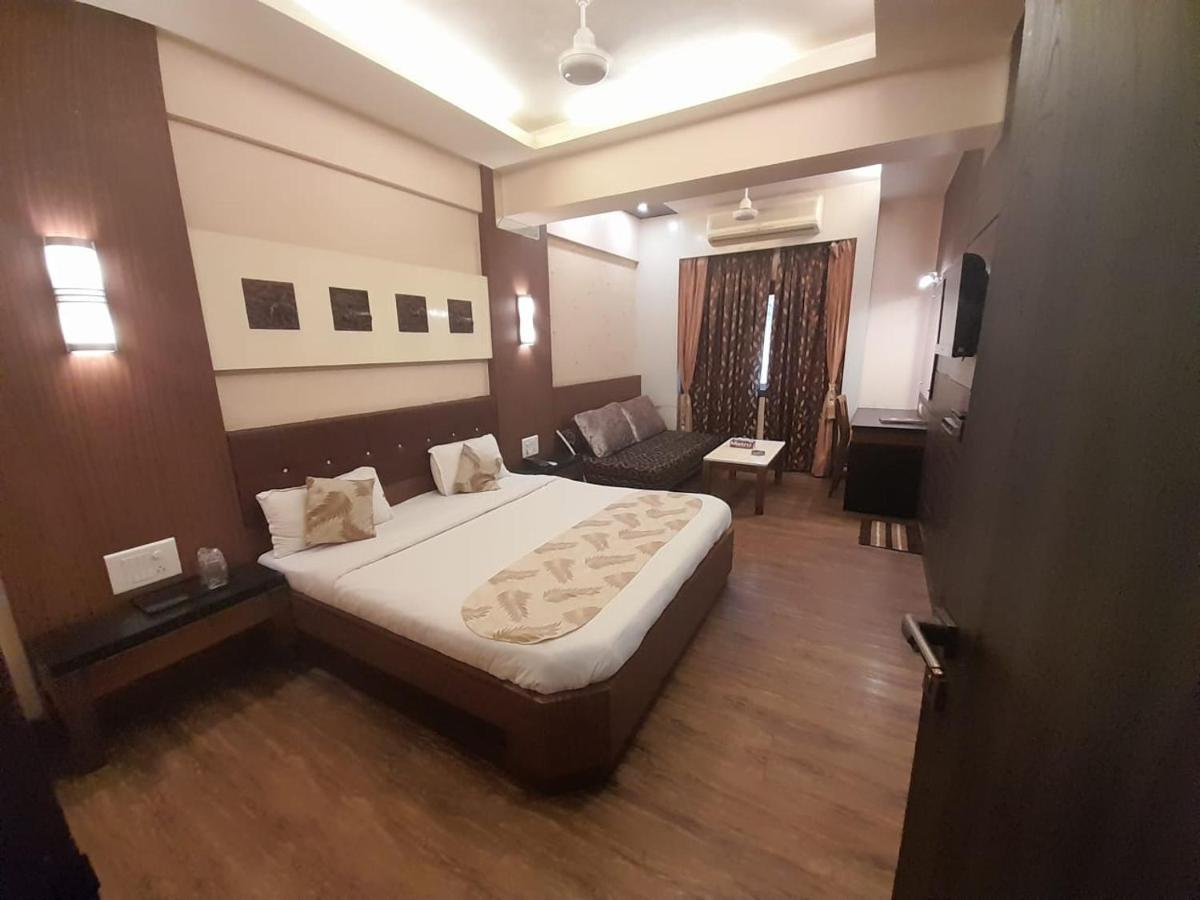 Hotel Mayur By Wb Inn Ulhasnagar Екстер'єр фото