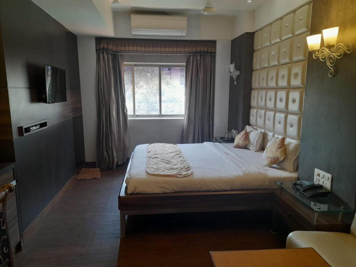 Hotel Mayur By Wb Inn Ulhasnagar Екстер'єр фото