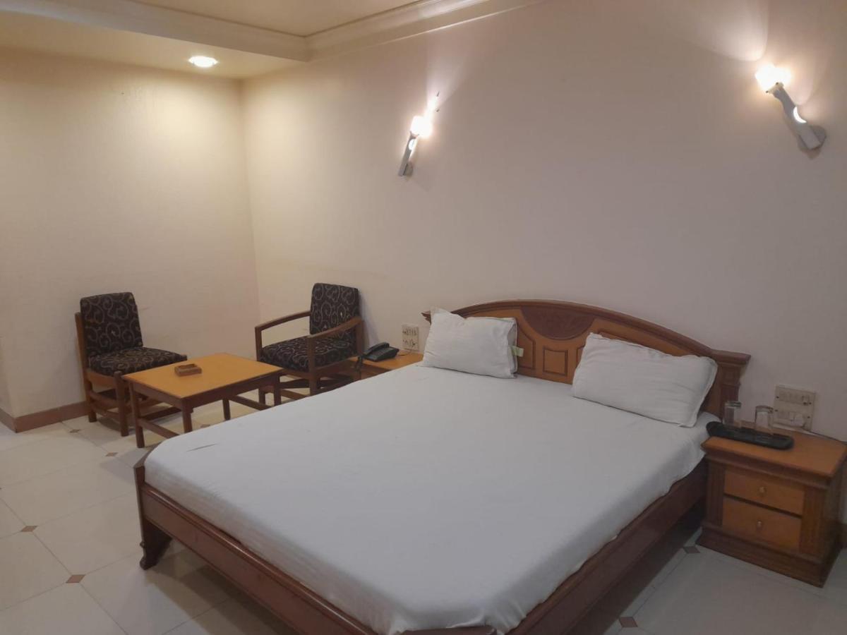 Hotel Mayur By Wb Inn Ulhasnagar Екстер'єр фото